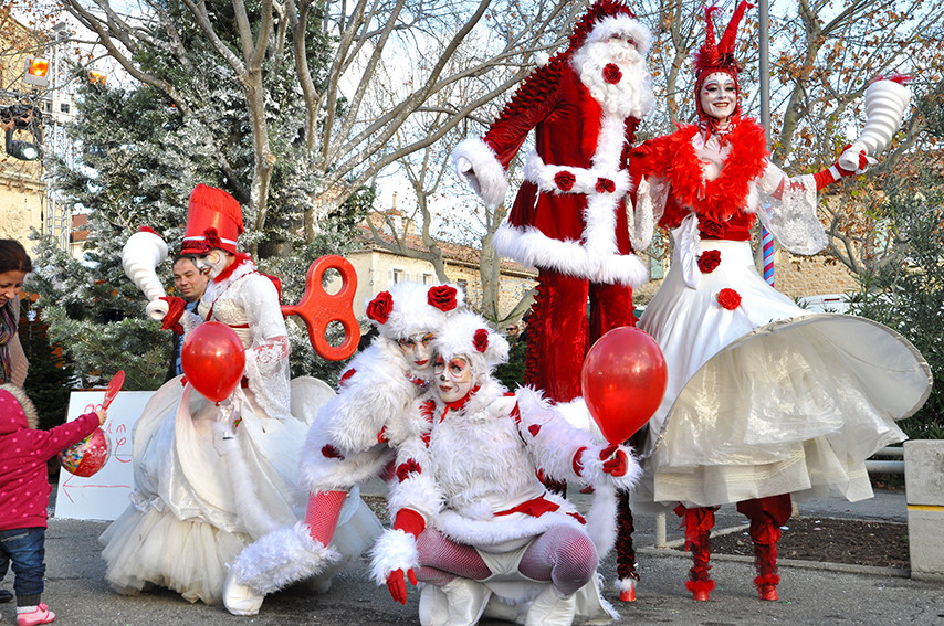1-Le_Pere_Noel_et_les_Chuchoteuses_de_Poesie-mademoiselle_Paillette-9